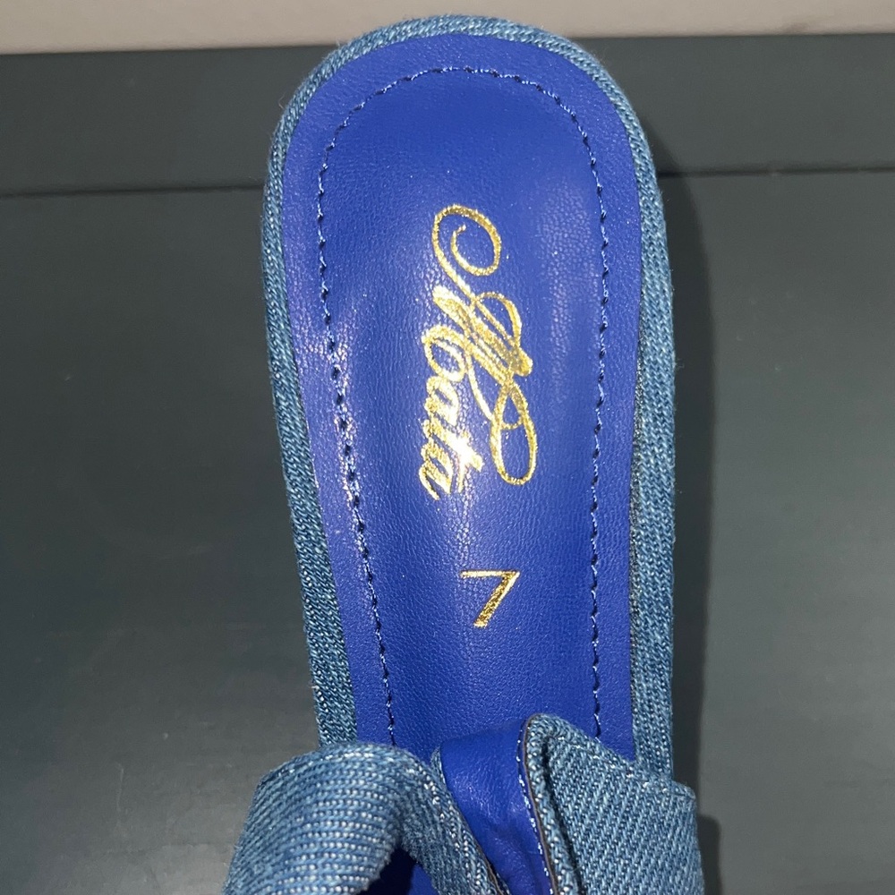 Elegant Blue Slingback Heels with Crystal Buckle - Picture 6 of 7